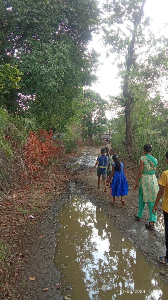 photo 6300713579124473115 y